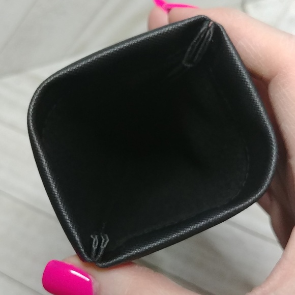 Quay Australia Textured Faux Leather Sunglasses Case - Picture 3 of 4